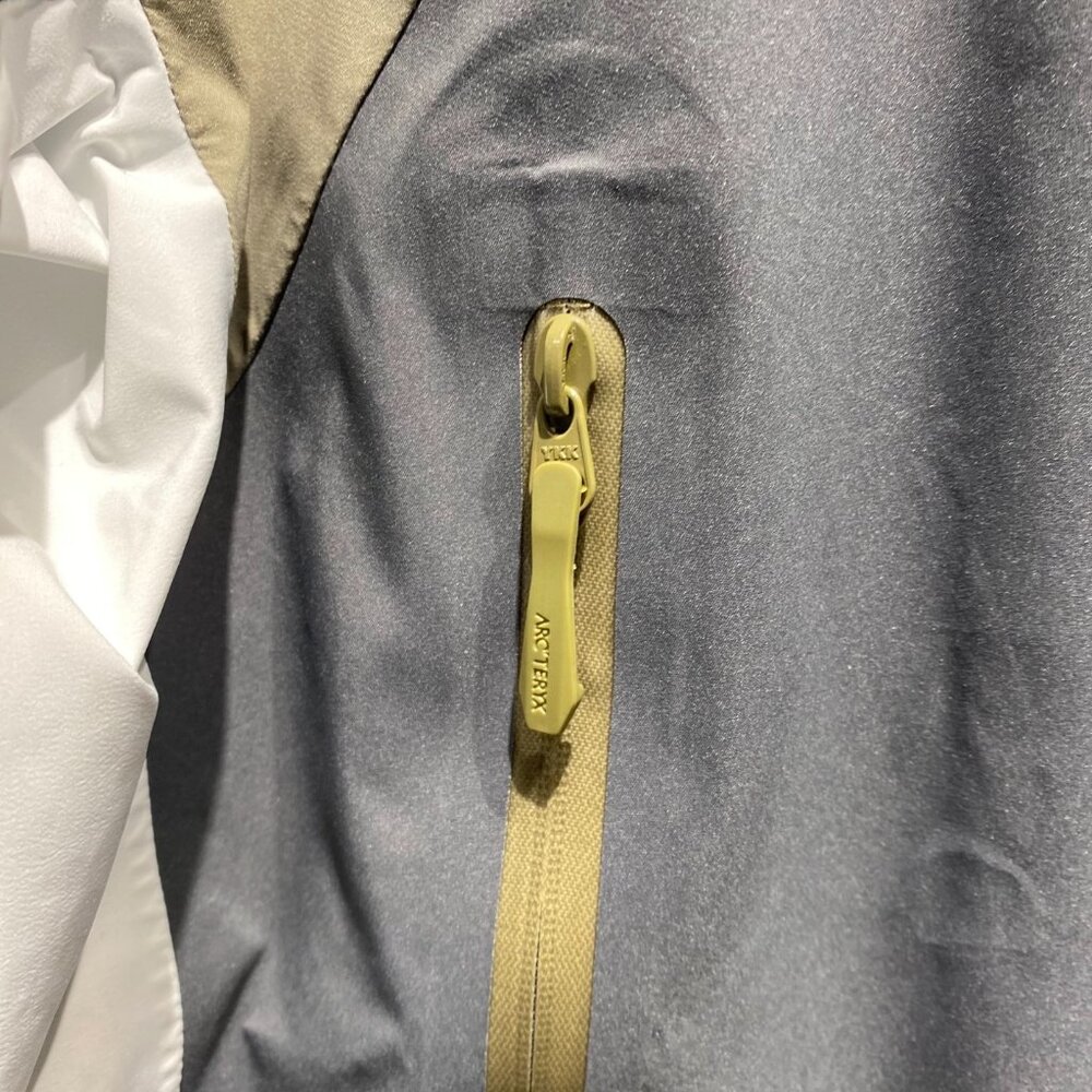 Arc'teryx BEAMS Hardshell Jacket - image 2